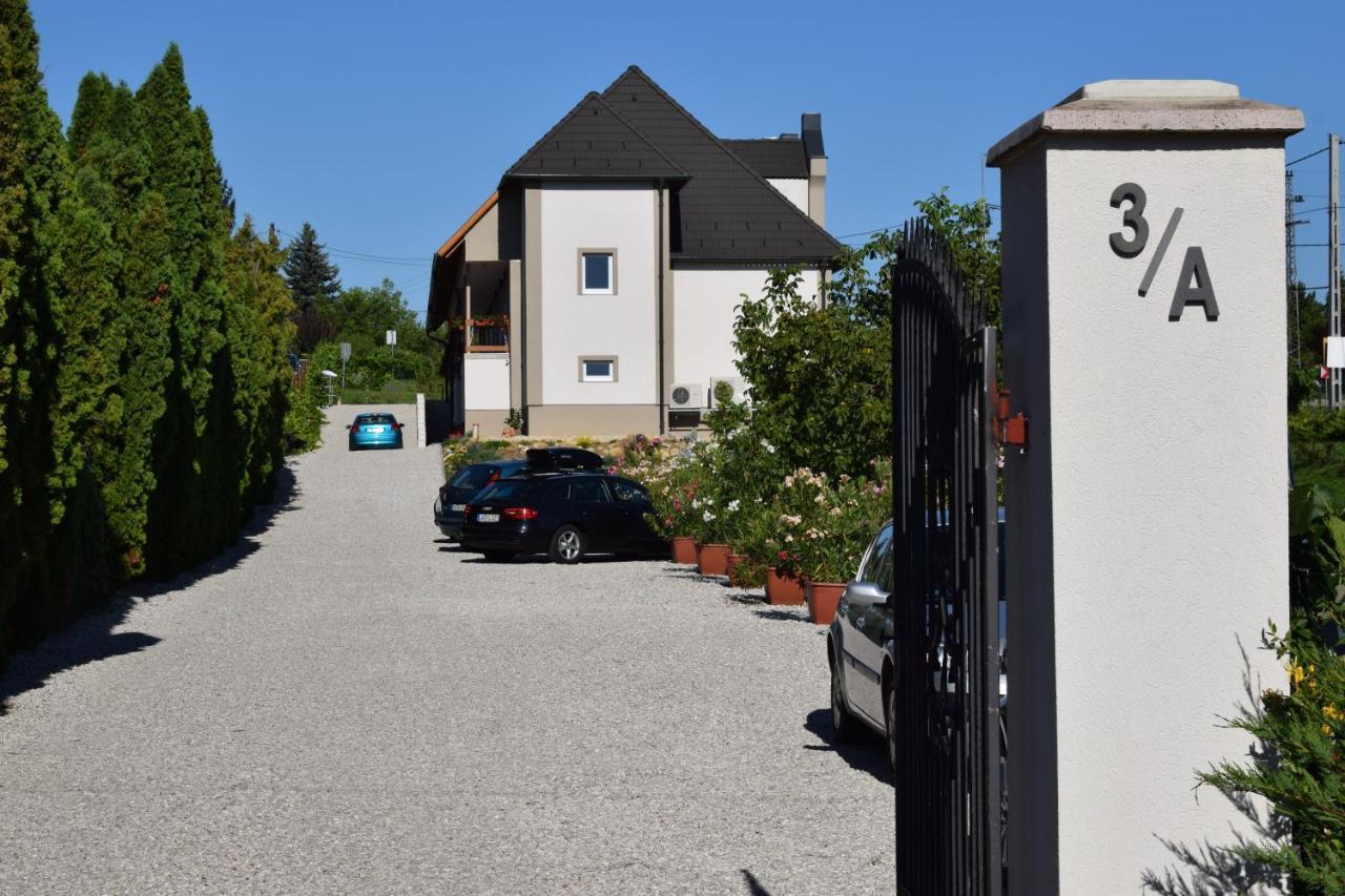 Platan Apartmanhaz Balatongyorok Luaran gambar
