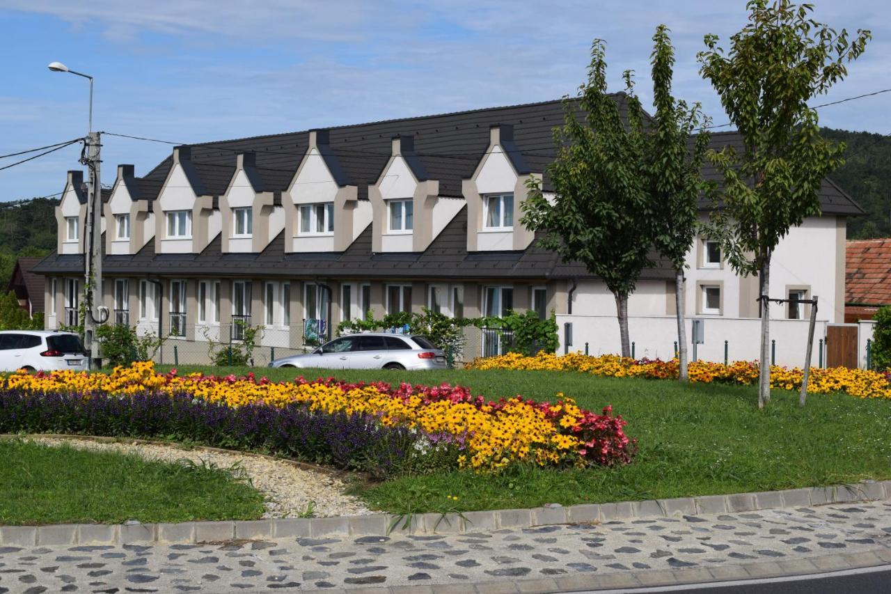 Platan Apartmanhaz Balatongyorok Luaran gambar