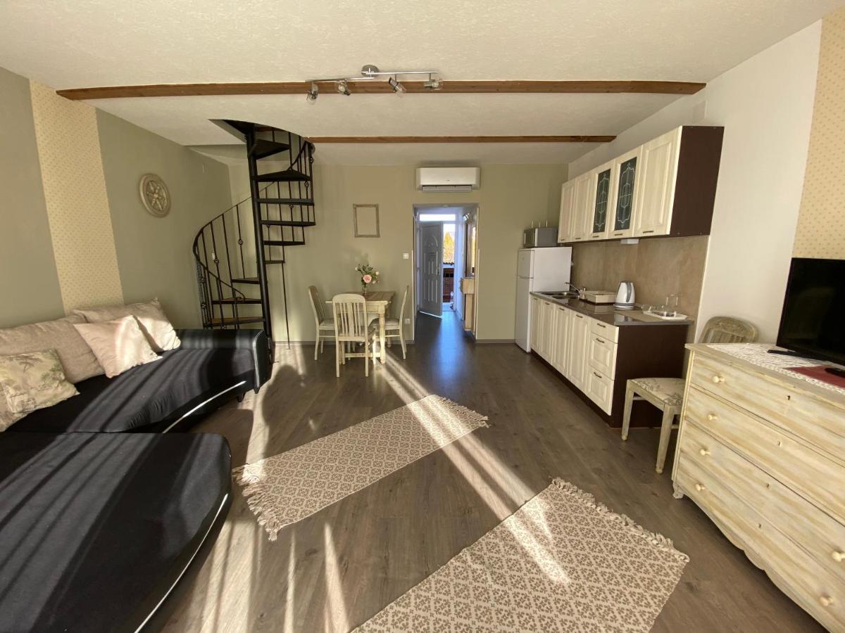 Platan Apartmanhaz Balatongyorok Luaran gambar