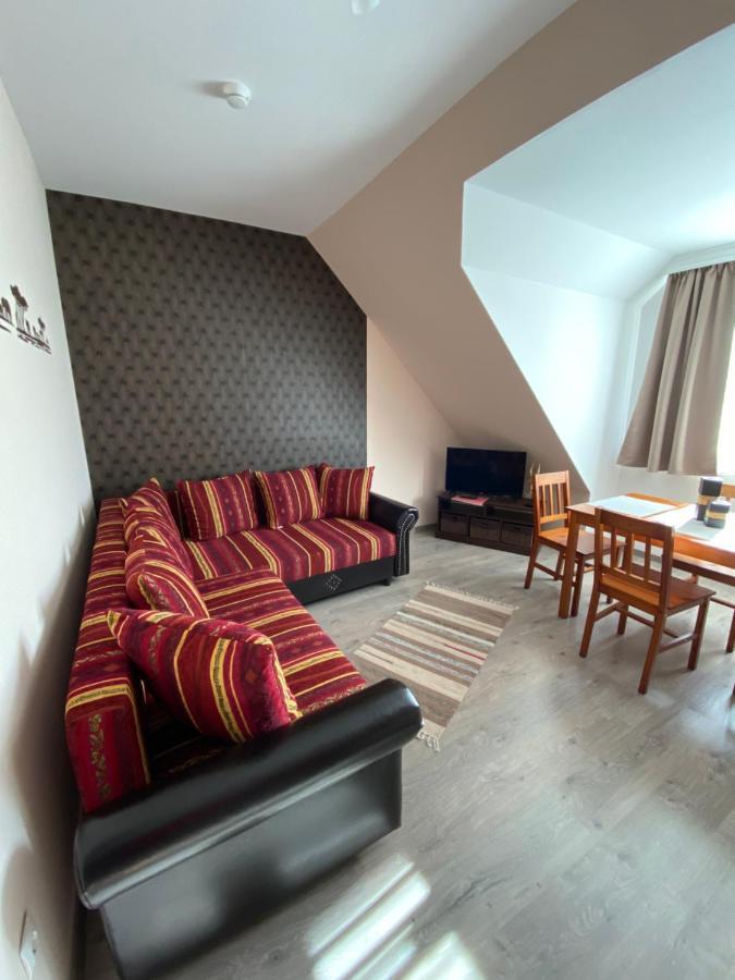 Platan Apartmanhaz Balatongyorok Luaran gambar