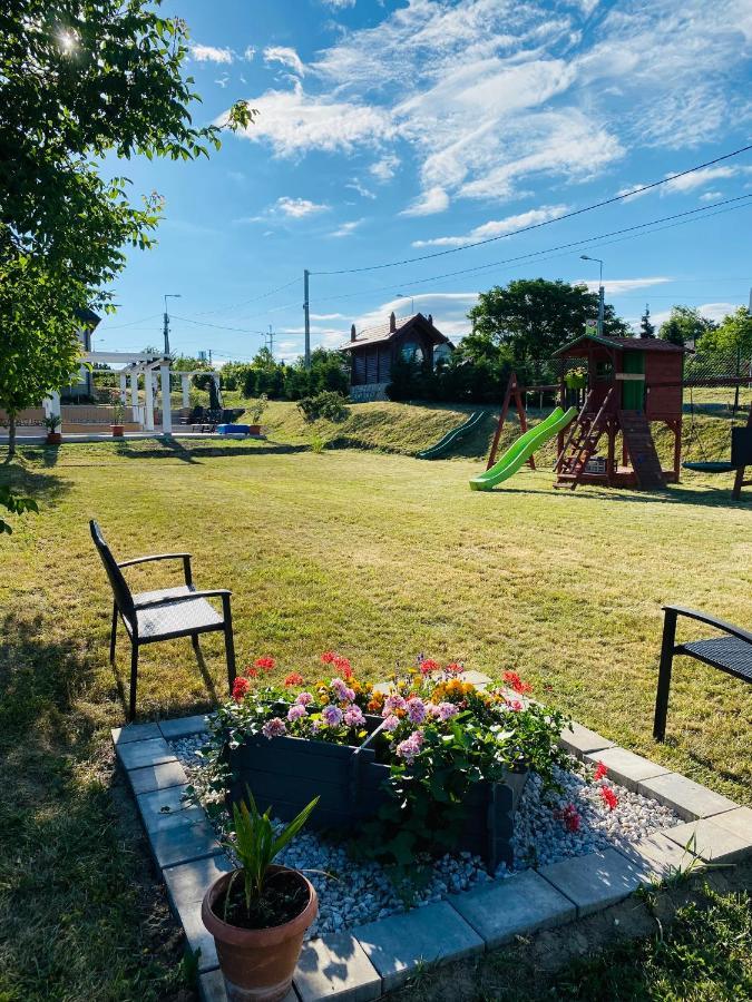 Platan Apartmanhaz Balatongyorok Luaran gambar